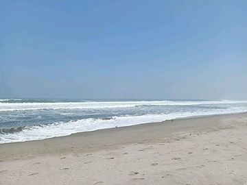 Casa de 3 pisos exclusiva en 1era fila frente al mar ubicado en el hermoso CONDOMINIO ECOLÓGICO PLAYA GRECIA