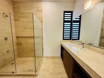 Residencia en Venta de 3 Recámaras en Temozón Norte