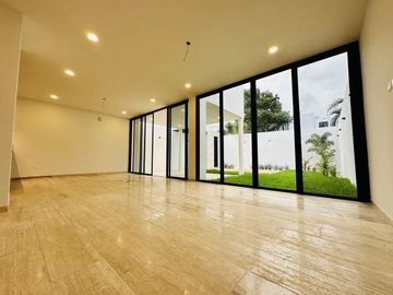 Residencia en Venta de 3 Recámaras en Temozón Norte