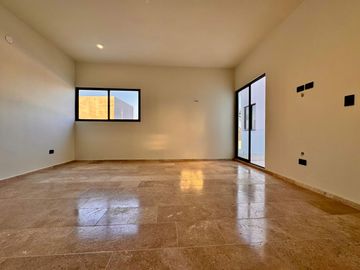 CASA EN VENTA EQUIPADA CON 1 RECÁMARA EN PB Y 3 RECÁMARAS EN PLANTA ALTA EN DZITYA