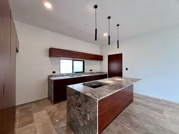CASA EN VENTA EQUIPADA CON 1 RECÁMARA EN PB Y 3 RECÁMARAS EN PLANTA ALTA EN DZITYA