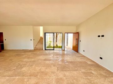 CASA EN VENTA EQUIPADA CON 1 RECÁMARA EN PB Y 3 RECÁMARAS EN PLANTA ALTA EN DZITYA