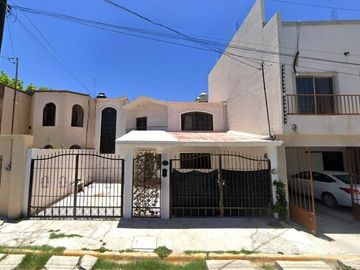 VENTA DE CASA EN JARDINES DE FLORIDA, SALTILLO, COAHUILA