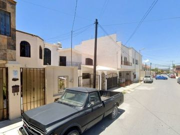 VENTA DE CASA EN JARDINES DE FLORIDA, SALTILLO, COAHUILA