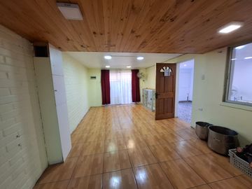 Valle del Yelcho. 5 D 3 baños, 138 en 84 de terreno, Huechuraba