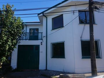 Venta de Céntrica casa para destino comercial