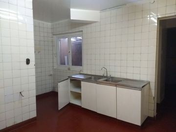 Venta de Céntrica casa para destino comercial