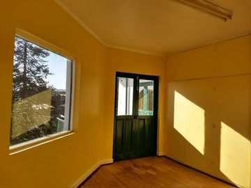 Venta de Céntrica casa para destino comercial