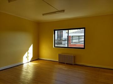 Venta de Céntrica casa para destino comercial