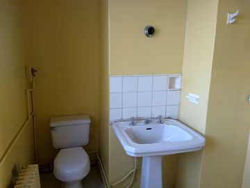 Venta de Céntrica casa para destino comercial