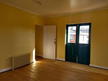 Venta de Céntrica casa para destino comercial