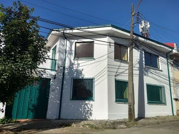 Venta de Céntrica casa para destino comercial