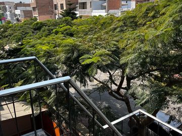 VENTA DE CASA DE TRES PISOS MAS ESTACIONAMIENTO  , URB. SAN JOAQUIN CALLAO $ 253,000