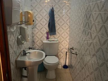 VENTA DE CASA DE TRES PISOS MAS ESTACIONAMIENTO  , URB. SAN JOAQUIN CALLAO $ 253,000