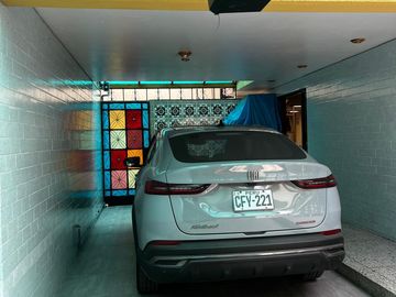 VENTA DE CASA DE TRES PISOS MAS ESTACIONAMIENTO  , URB. SAN JOAQUIN CALLAO $ 253,000