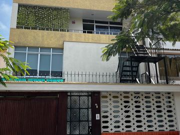 VENTA DE CASA DE TRES PISOS MAS ESTACIONAMIENTO  , URB. SAN JOAQUIN CALLAO $ 253,000