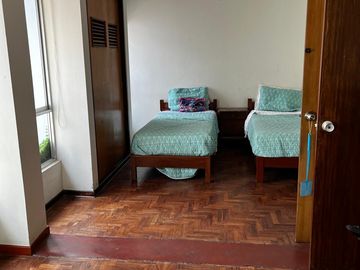 VENTA DE CASA DE TRES PISOS MAS ESTACIONAMIENTO  , URB. SAN JOAQUIN CALLAO $ 253,000