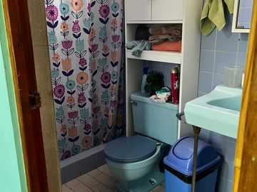 VENTA DE CASA DE TRES PISOS MAS ESTACIONAMIENTO  , URB. SAN JOAQUIN CALLAO $ 253,000