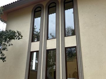 Exclusiva Finca en Venta con Elegante Diseño Mexicano y Caballerizas. Amueblada
