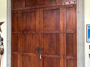Exclusiva Finca en Venta con Elegante Diseño Mexicano y Caballerizas. Amueblada