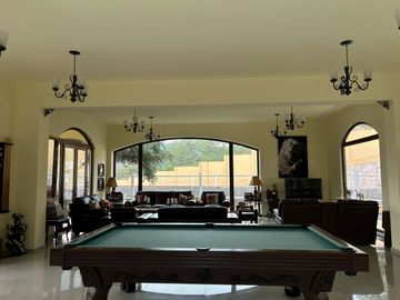 Exclusiva Finca en Venta con Elegante Diseño Mexicano y Caballerizas. Amueblada