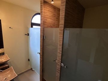 Exclusiva Finca en Venta con Elegante Diseño Mexicano y Caballerizas. Amueblada