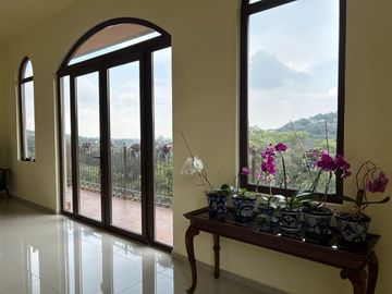 Exclusiva Finca en Venta con Elegante Diseño Mexicano y Caballerizas. Amueblada