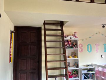 Exclusiva Finca en Venta con Elegante Diseño Mexicano y Caballerizas. Amueblada