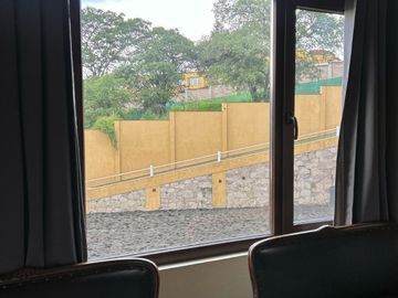 Exclusiva Finca en Venta con Elegante Diseño Mexicano y Caballerizas. Amueblada