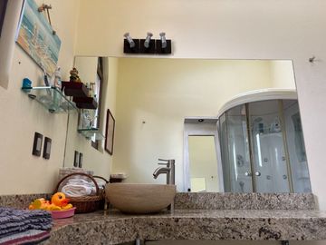 Exclusiva Finca en Venta con Elegante Diseño Mexicano y Caballerizas. Amueblada