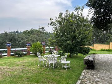 Exclusiva Finca en Venta con Elegante Diseño Mexicano y Caballerizas. Amueblada