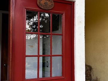 Exclusiva Finca en Venta con Elegante Diseño Mexicano y Caballerizas. Amueblada