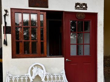Exclusiva Finca en Venta con Elegante Diseño Mexicano y Caballerizas. Amueblada