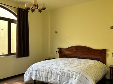 Exclusiva Finca en Venta con Elegante Diseño Mexicano y Caballerizas. Amueblada