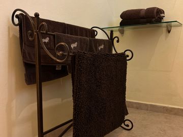 Exclusiva Finca en Venta con Elegante Diseño Mexicano y Caballerizas. Amueblada