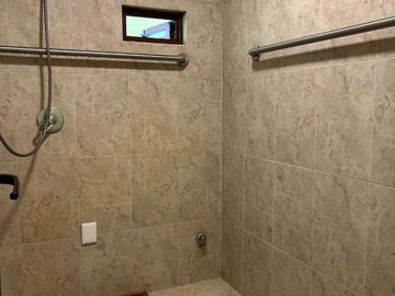 Exclusiva Finca en Venta con Elegante Diseño Mexicano y Caballerizas. Amueblada
