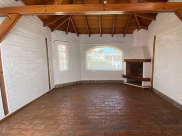 ESPECTACULAR CASA DE UNA PLANTA EN RENTA – ESTILO CAMPESTRE! VALLE DE LOS CHILLOS