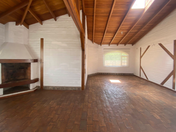 ESPECTACULAR CASA DE UNA PLANTA EN RENTA – ESTILO CAMPESTRE! VALLE DE LOS CHILLOS