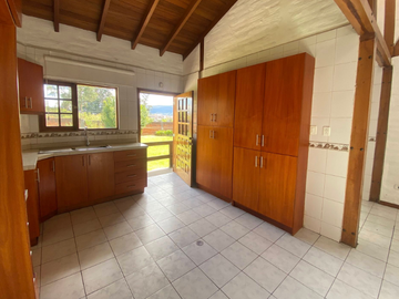 ESPECTACULAR CASA DE UNA PLANTA EN RENTA – ESTILO CAMPESTRE! VALLE DE LOS CHILLOS