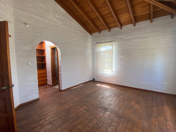 ESPECTACULAR CASA DE UNA PLANTA EN RENTA – ESTILO CAMPESTRE! VALLE DE LOS CHILLOS