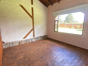 ESPECTACULAR CASA DE UNA PLANTA EN RENTA – ESTILO CAMPESTRE! VALLE DE LOS CHILLOS
