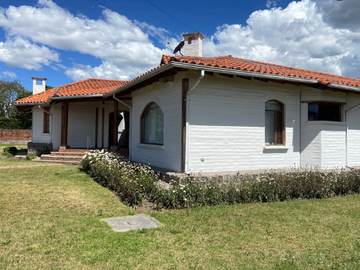 ESPECTACULAR CASA DE UNA PLANTA EN RENTA – ESTILO CAMPESTRE! VALLE DE LOS CHILLOS