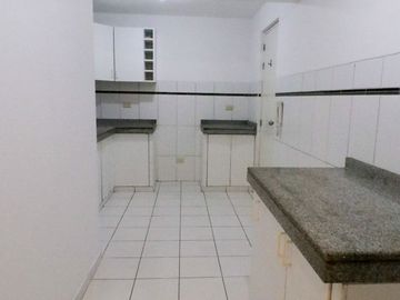 VENDO DPTO CON COCHERA EN VALLE HERMOSO ,SURCO