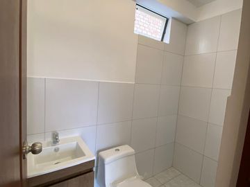 VENDO DEPARTAMENTO DUPLEX  1er PISO  AT  70 M2 EN LA URBANIZACION SANTA PATRICIA EN  EL DISTRITO DE LA MOLINA