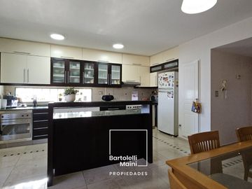 DEPARTAMENTO EN VENTA | 4 Dormitorios + 3 Cocheras + Amenities  |  Chacabuco 1444