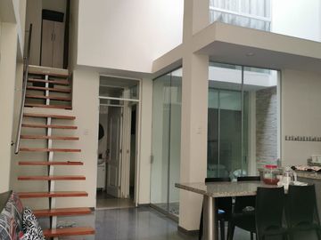Chiclayo: Venta Casa Cerca a La Plaza de Armas, 2 Calles.