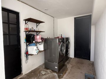 Casa en Venta con Recámara en Planta Baja Amueblada en Privada Botánico, Conkal