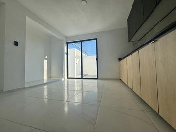 Casa Remodelada en Venta en esquina en Fco de Montejo Frente a Colegio