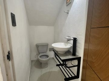 Casa Remodelada en Venta en esquina en Fco de Montejo Frente a Colegio