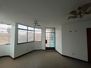 Gran Oportunidad De Inversión O Vivienda Familiar